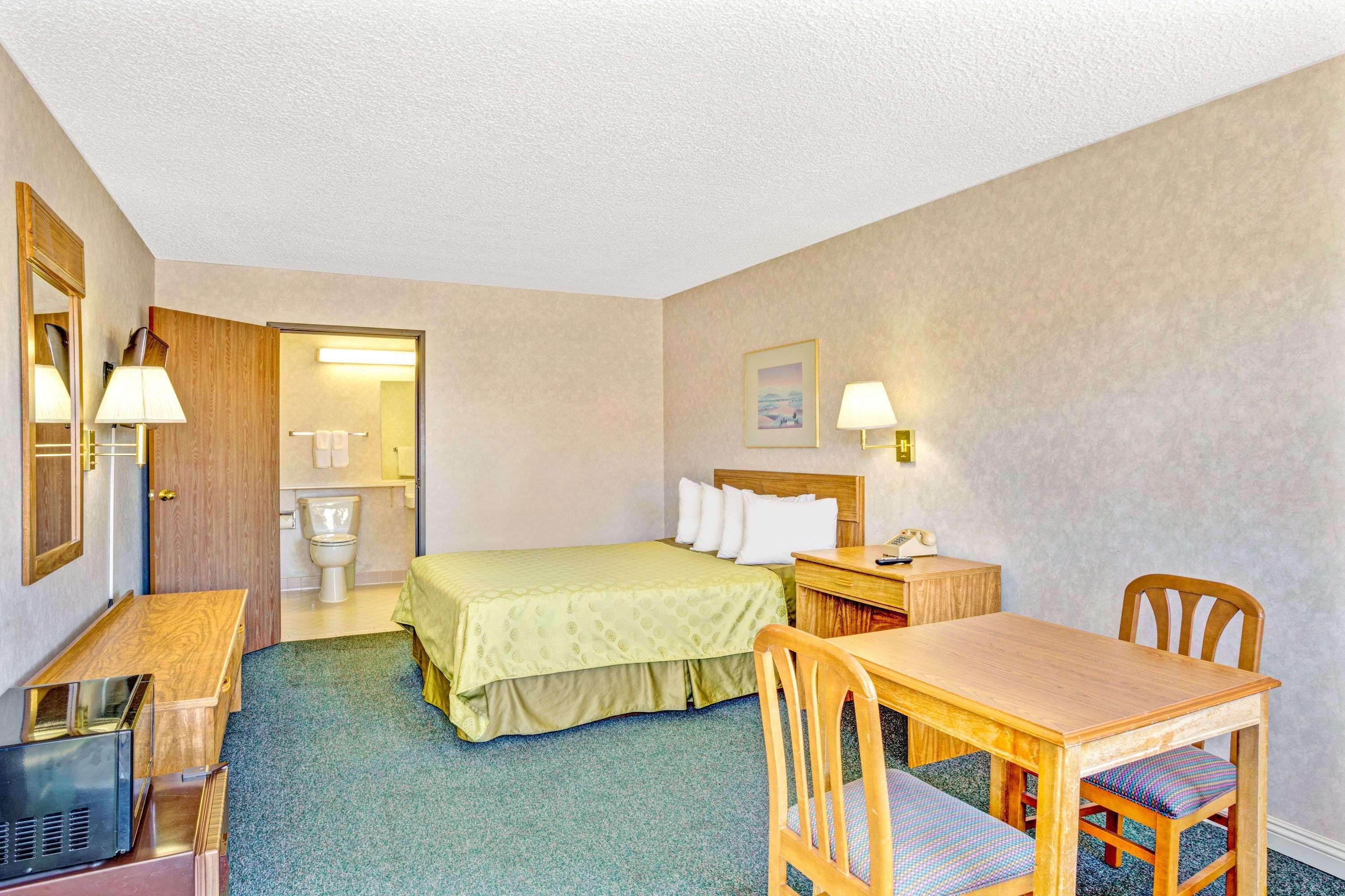 Days By Wyndham Carson Hotel 2*