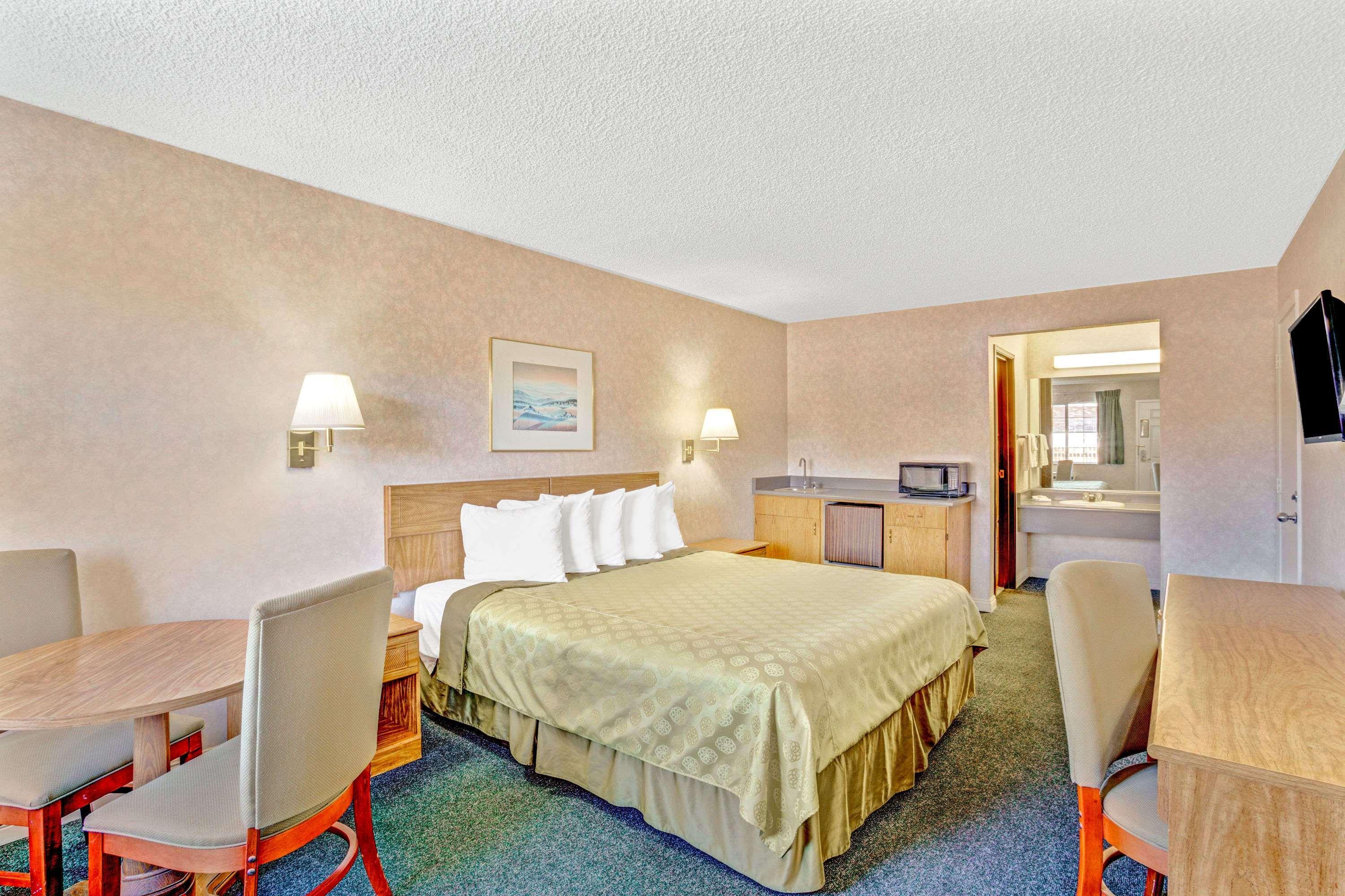 Days By Wyndham Carson Hotel